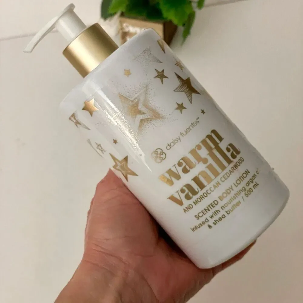 NWT Daisy Fuentes Warm Vanilla & Moroccan Cedarwood scented Body Lotion16.91 Oz